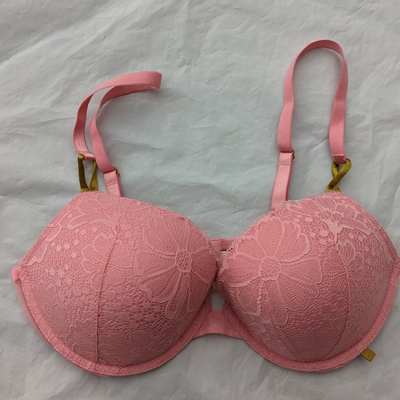 Victoria's Secret Other - Victoria's Secret 38D Woman's Pink Push Up Lace Bra with Gold Accents Sexy